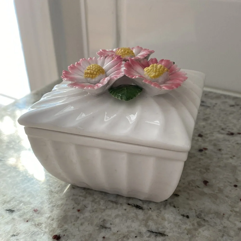 Vintage Abbott Japan floral ceramic trinket box